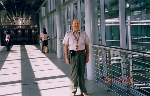 Dr Jan Pajak en KLCC de Kuala Lumpur, Malasia, diciembre de 2002